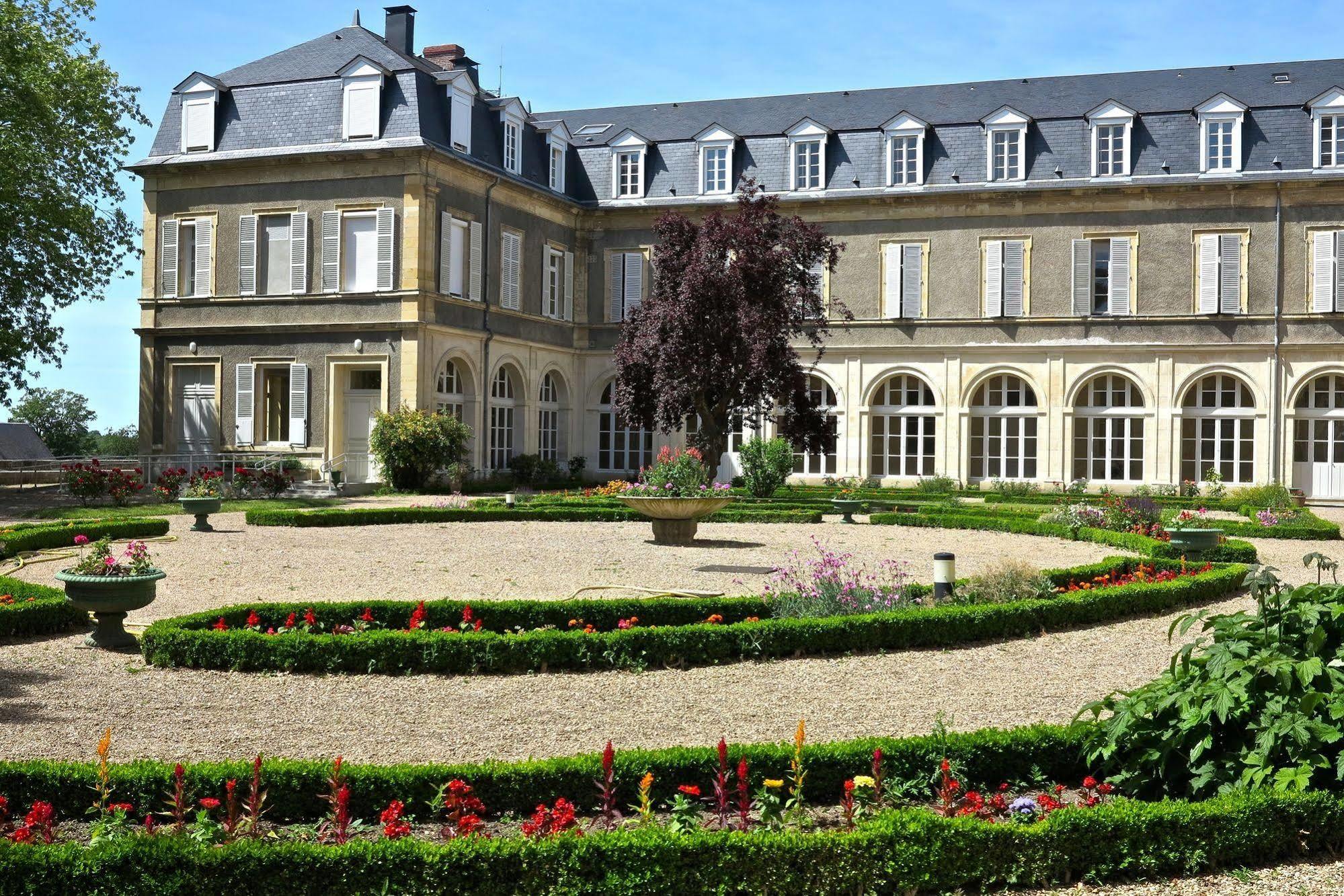 Espace Bernadette Soubirous Nevers Bed & Breakfast Exterior photo