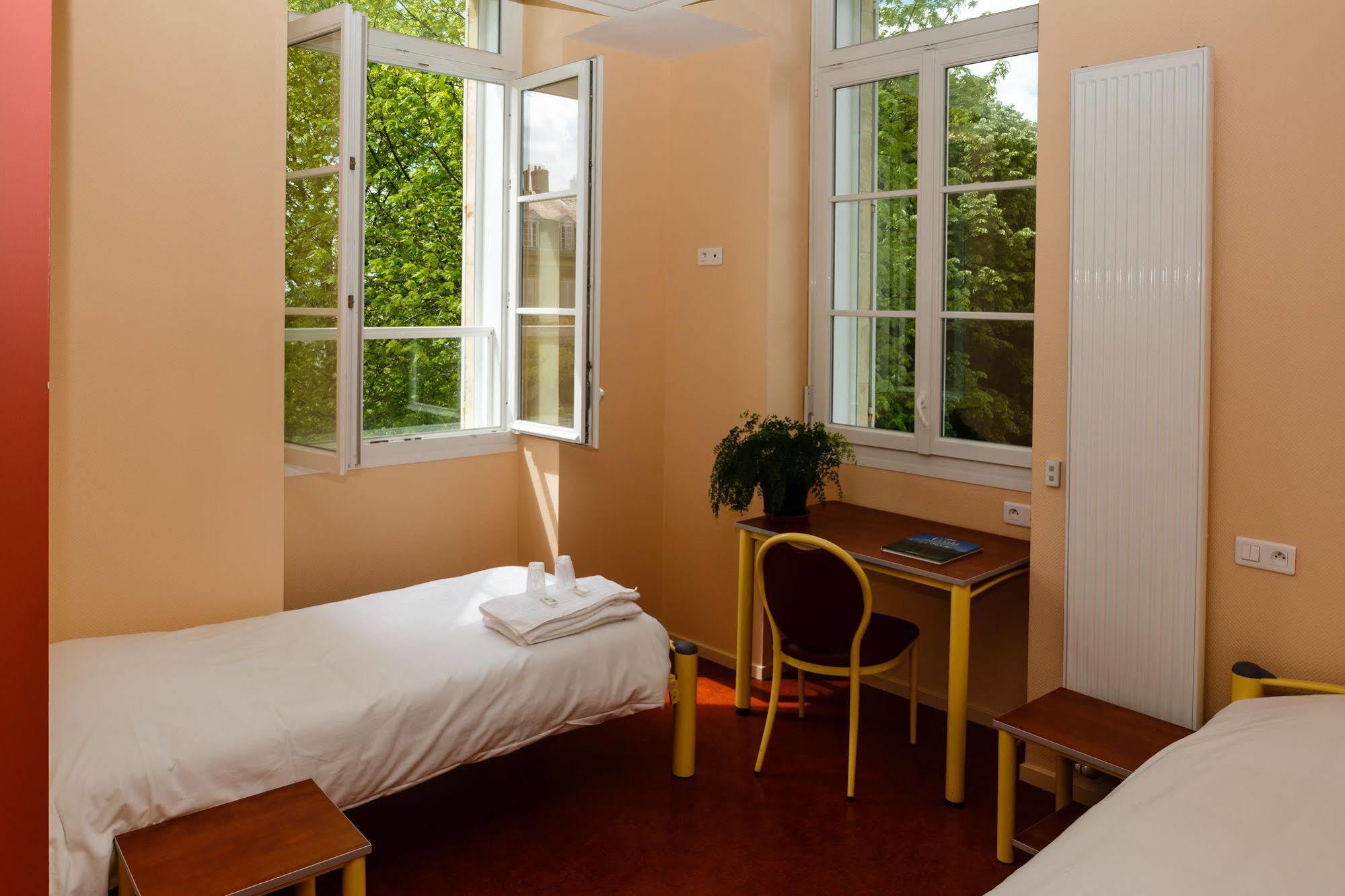 Espace Bernadette Soubirous Nevers Bed & Breakfast Exterior photo