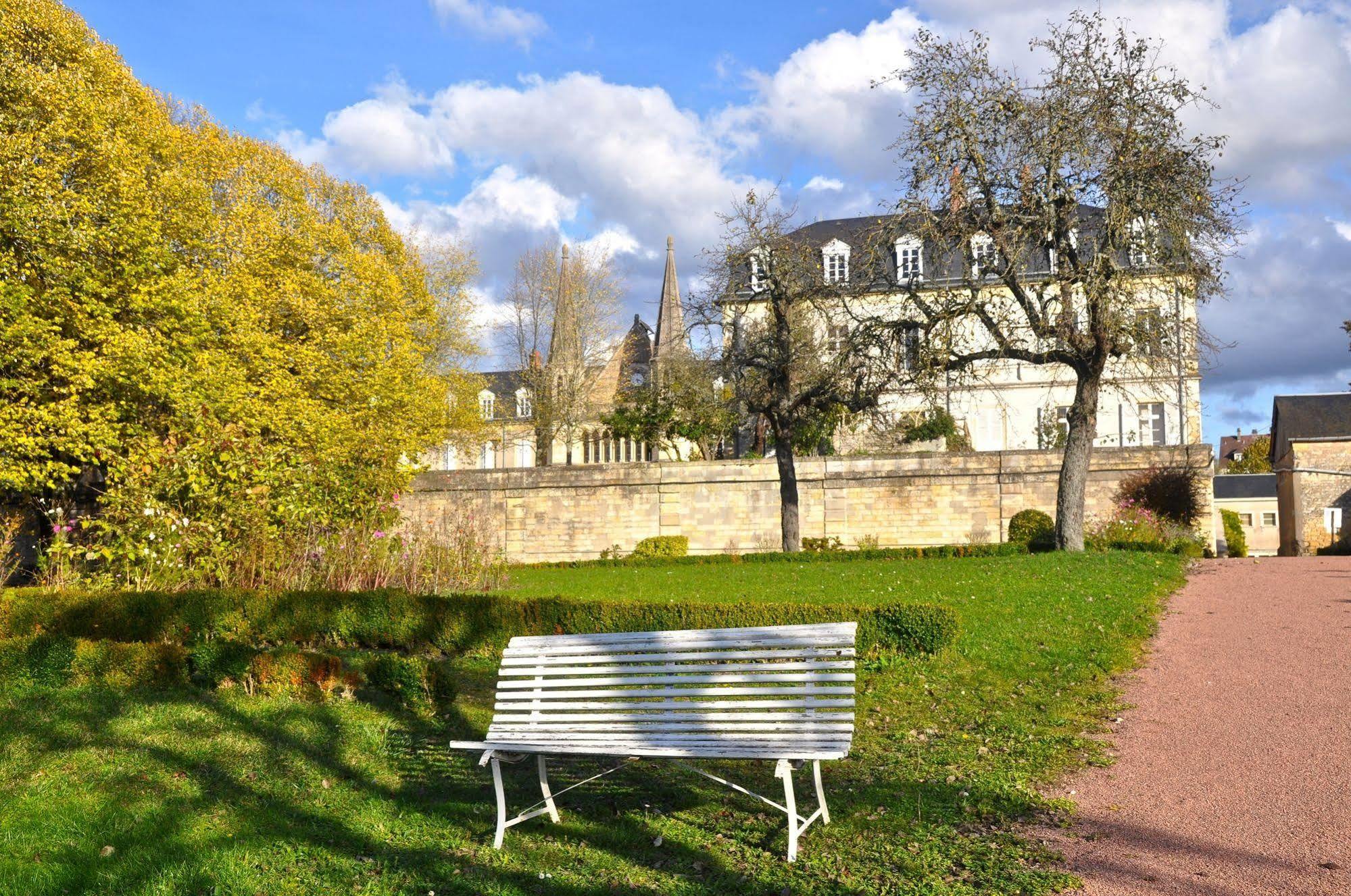 Espace Bernadette Soubirous Nevers Bed & Breakfast Exterior photo